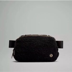 EUC- Lululemon Everywhere Fleece Belt Bag- 1 L- Black